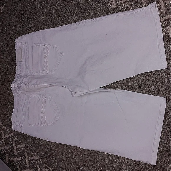 Buffalo Knee Length White Shorts - Picture 2 of 4